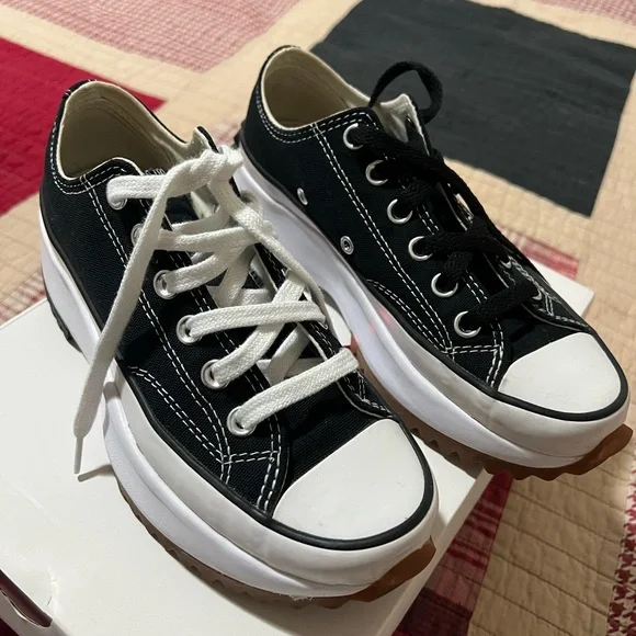 Great condition Converse Black and White Women's Sneakers - Picture 5 of 14